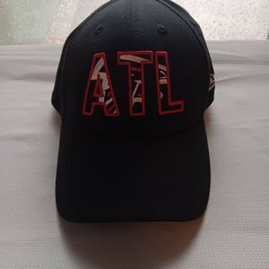 ATL New Era  Falcons 39THIRTY Flexfit Cap – Black- NWOT